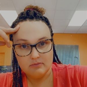 Meet your Posher, Larissa